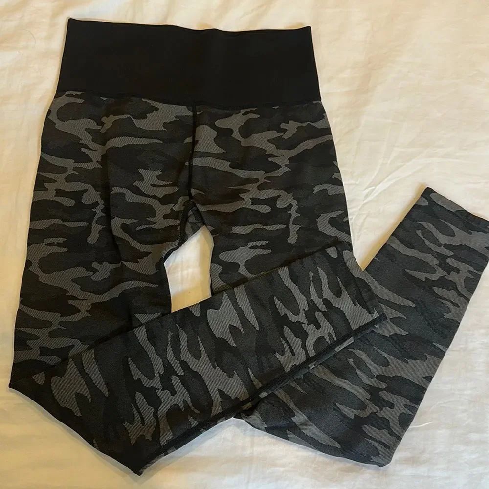 soulcycle Black & Gray Camo High-Waist Leggings